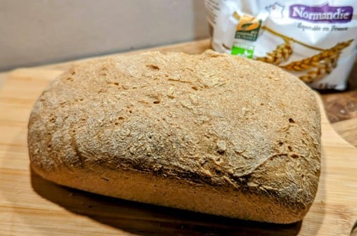 Pain maison IG bas à la farine intégrale, cuit dans un Air Fryer